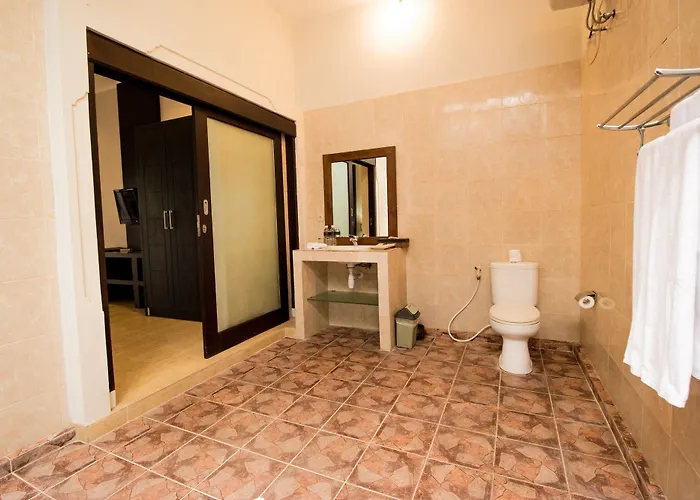 Transera Kirana Hotel 3*