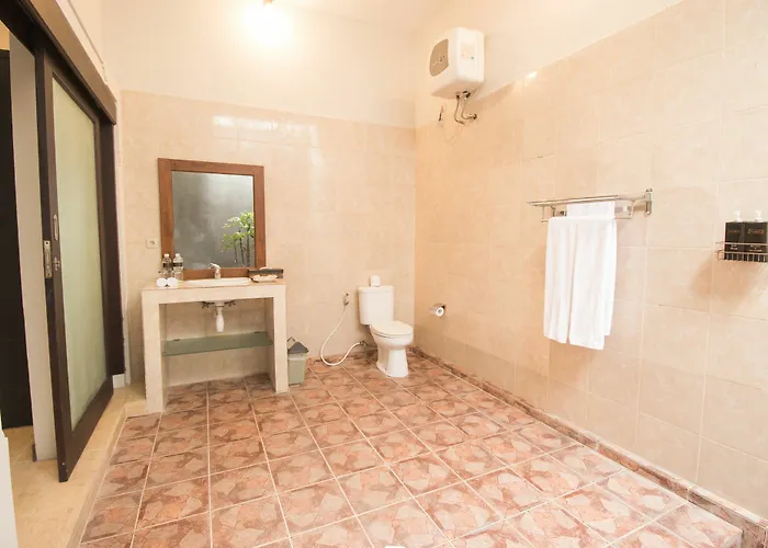 Hotel Transera Kirana 3*