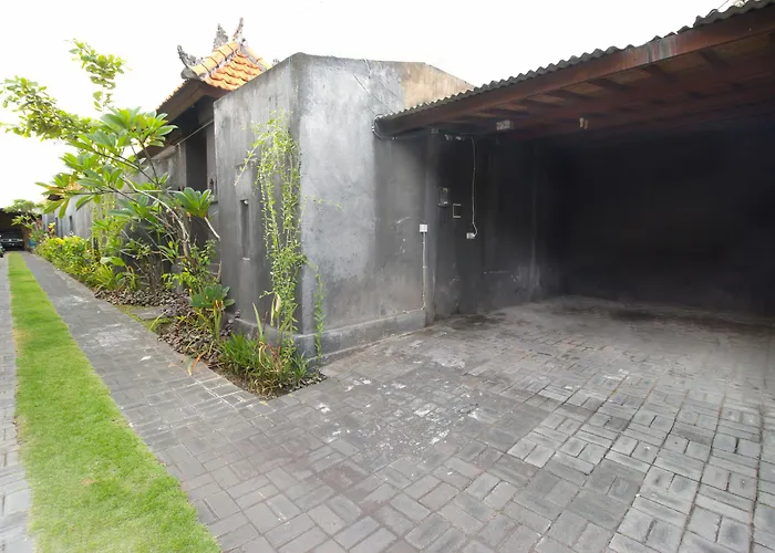 Transera Kirana 3* Seminyak